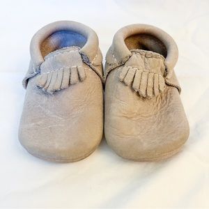 Freshly Picked Salt Flats City Moccasin Mini Sole Gray Size 3
